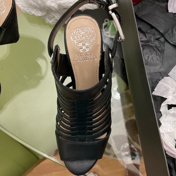 Vince Camuto 7.5 strappy sandal - Picture 5 of 6